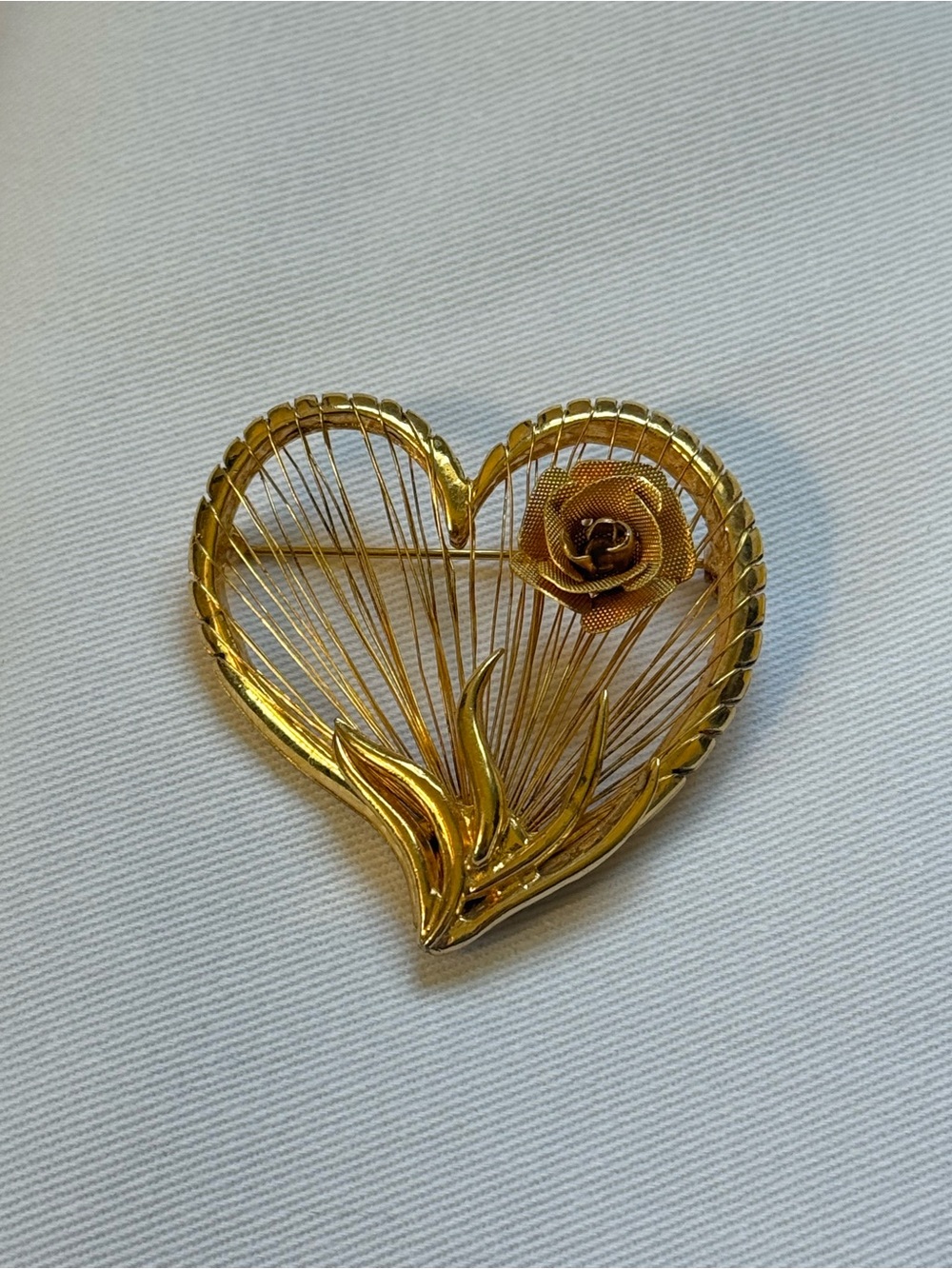 Brooks Vintage Gold Heart Rose Harp Style Brooch